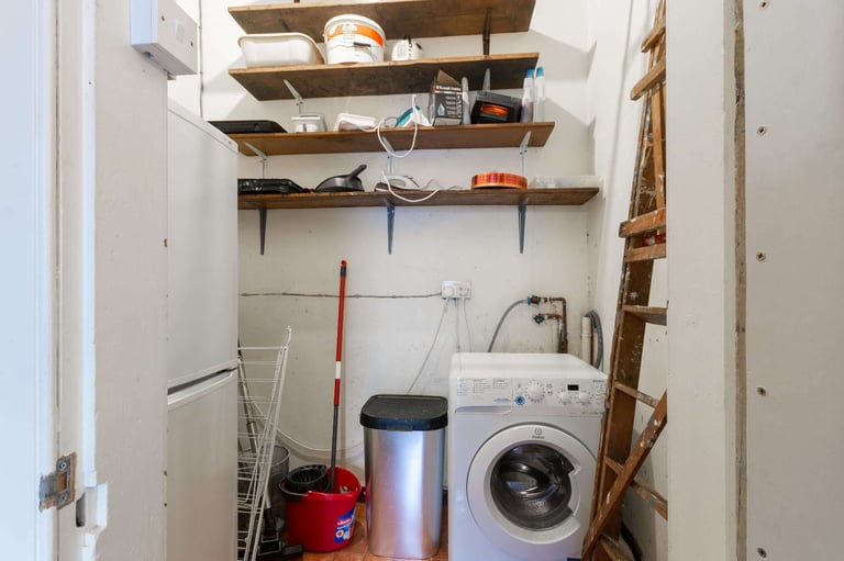 Well presented, 3 bedroom, 1st floor, HMO property in Sciennes – available November