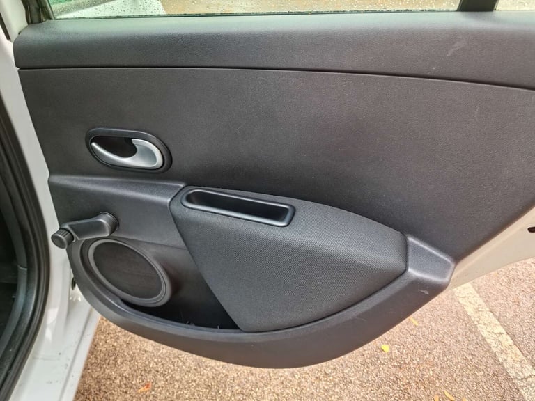 2009 Renault Clio 1.1 Clio Expression 16v 5dr Hatchback Petrol Manual