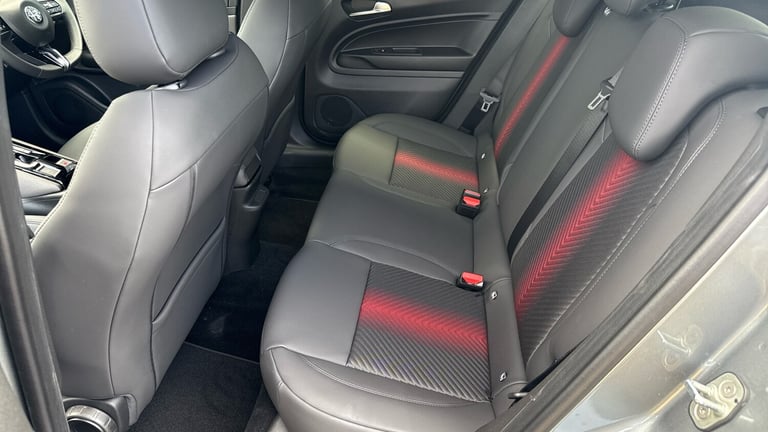 2025 Alfa Romeo Junior 1.2 MHEV Ibrida SUV 5dr Petrol Hybrid e-DCT Euro 6 (s/s) (136 ps) SUV Hybr...