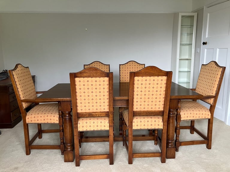 Cleeve Hill oak refectory table and chairs
