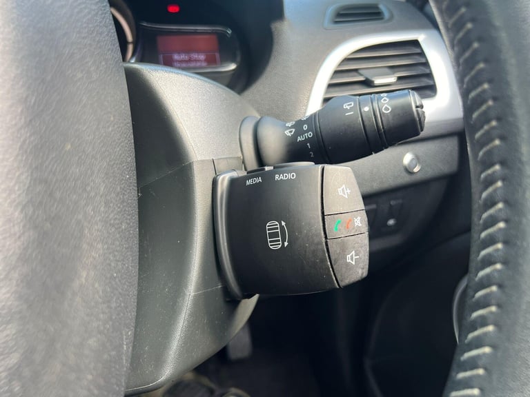 Renault Megane 1.5 dCi Dynamique TomTom Euro 5 (s/s) 5dr Diesel Manual - Image 14