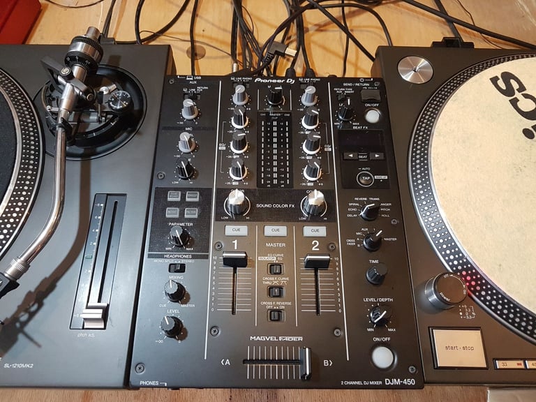 Technics SL 1210 MK2 (PAIR) Pioneer 450 mixer