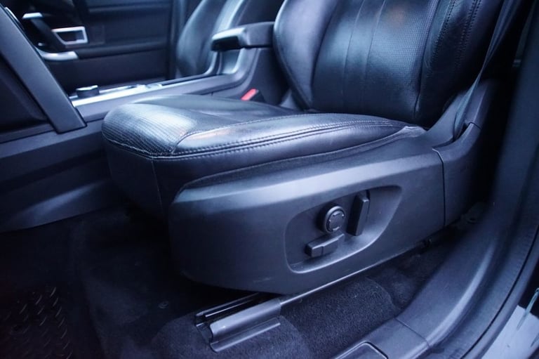 2019 Land Rover Discovery Sport 2.0 TD4 Landmark SUV 5dr Diesel Auto 4WD Euro 6 (s/s) (180 ps) ES...