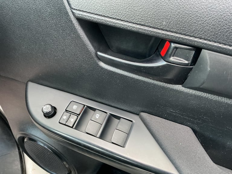 2021 Toyota Hilux 2.4 D-4D Active 4WD Euro 6 (s/s) 4dr PICK UP Diesel Manual