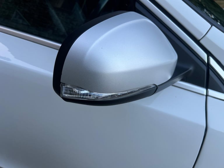 2018 Volvo V40 2.0 T2 R-Design Euro 6 (s/s) 5dr HATCHBACK Petrol Manual