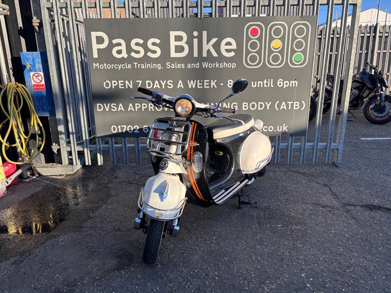 AJS Modena Retro Classic Style 125cc Scooter 2017 795 Miles