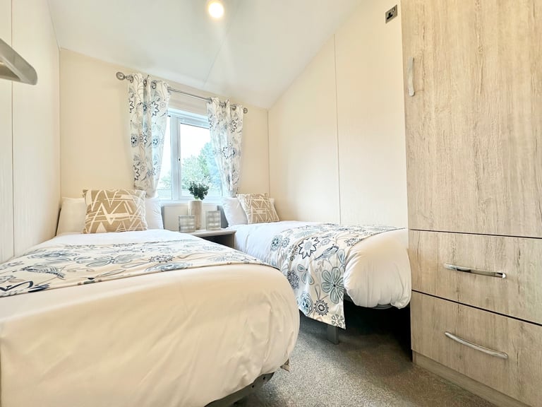 Luxury Static Lodge For Sale NOW REDUCED FOR QUICK SALE Suffolk Coast 11.5 Month Season 