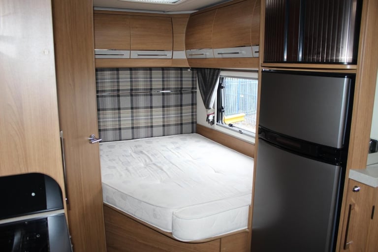 2016 "16" Plate Auto Trail Tracker FB Luxury 6 Berth Motorhome, Fixed Rear Bed