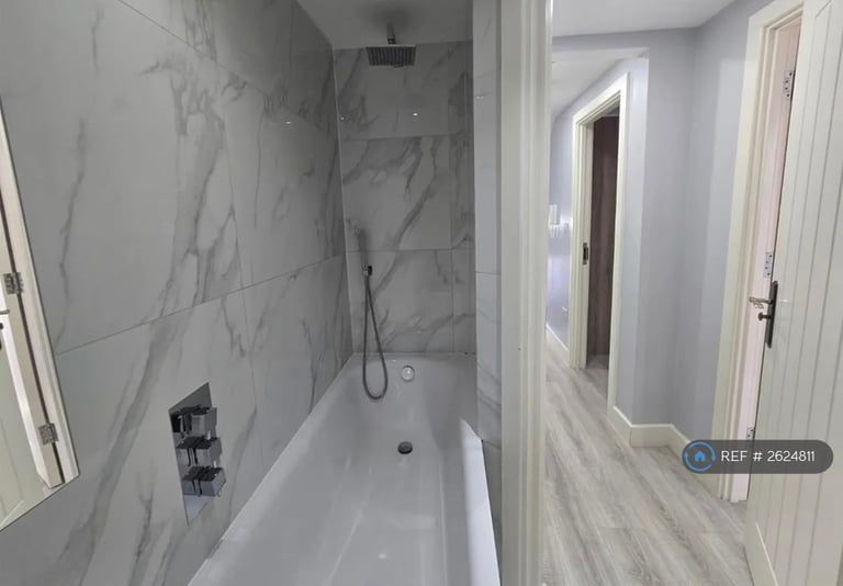 3 bedroom flat in Langthorne Road, London, E11 (3 bed) (#2624811)