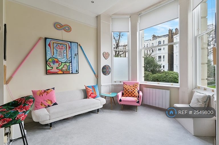2 bedroom flat in Colville Gardens, London, W11 (2 bed) (#2549800)