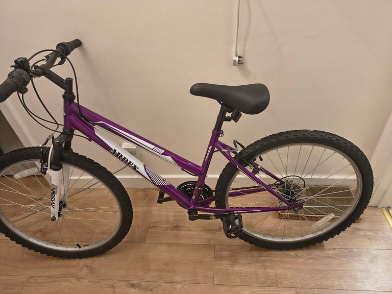 Woman's mountain bike 