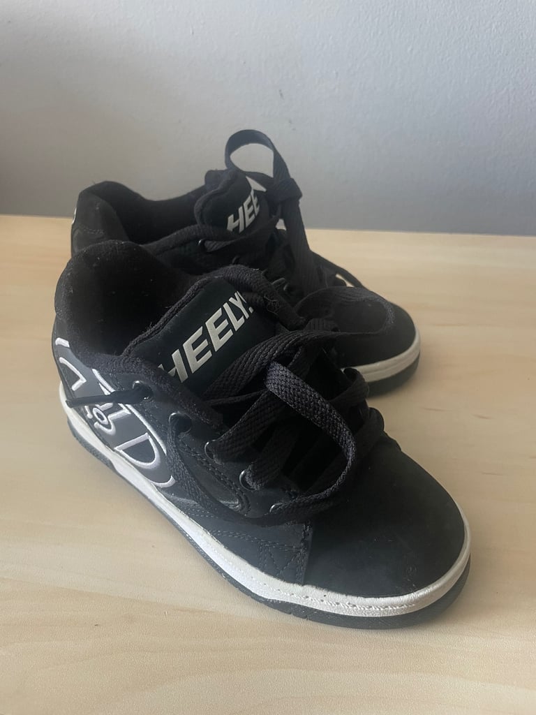 Children’s Heelys size 12