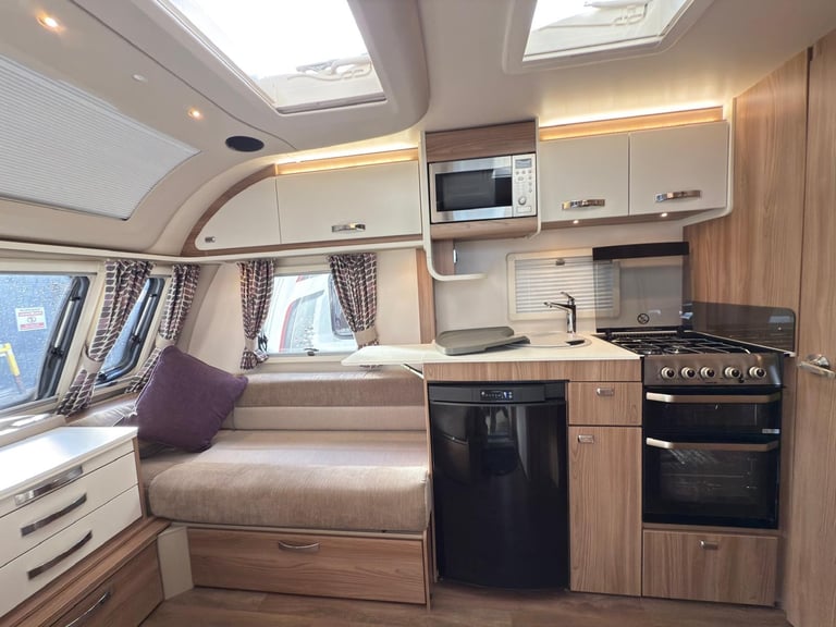 2018 Swift Freestyle EB, 4 berth with rear island bed, centre washroom, 
