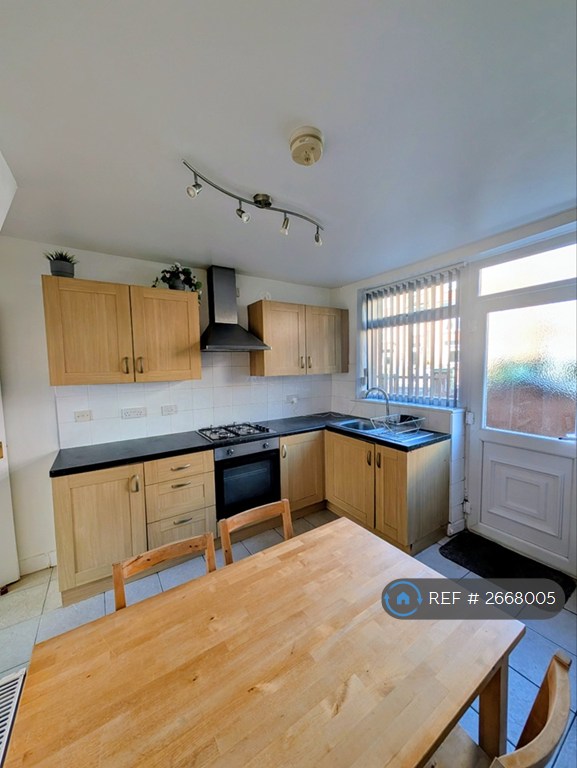 2 bedroom house in Manor Avenue, Leeds, LS6 (2 bed) (#2668005)