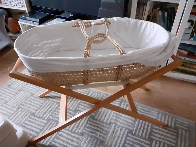 Lovely Mosses Basket with mattress and folding stand . Very good condition
