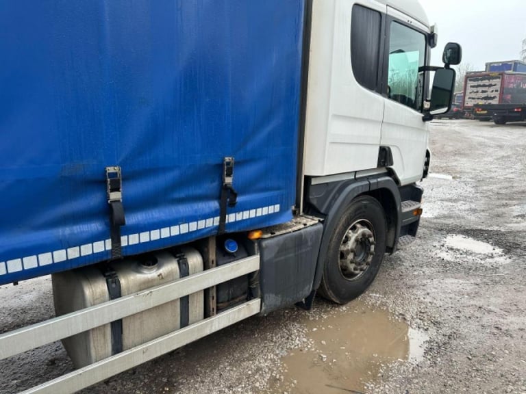 Scania P250 DB 4X2 CURTAIN SIDE WITH TUCKAWAY TAIL LIFT
