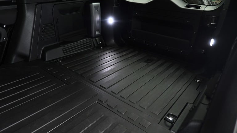 2022 Land Rover Defender 110 3.0 D300 MHEV HSE Hard Top SUV 5dr Diesel Auto 4WD MWB Euro 6 (s/s) ...
