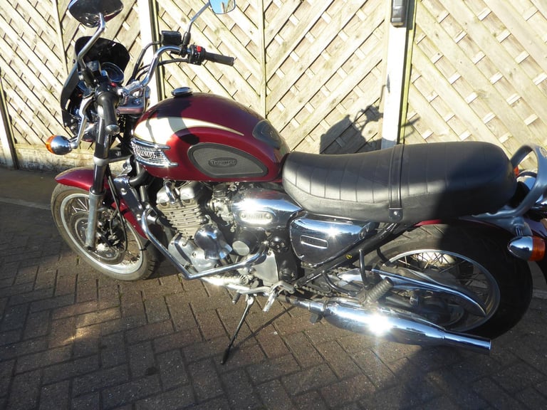 TRIUMPH THUNDERBIRD 900 N REG OWNERS AND SERVICE BOOK VERY CLEAN BIKE