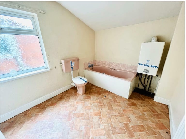 Two-bedroom mid-terrace house for sale