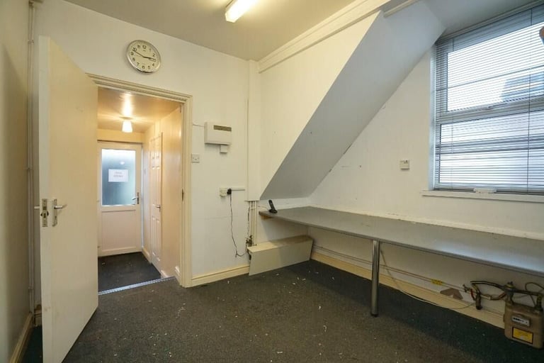 Shop in Ashby De La Zouch LE65 2JL 882 sq ft