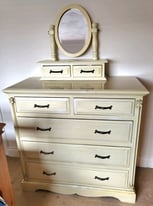 Beautiful chest of drawers bedside table and mirror 
