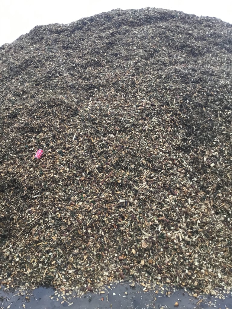 Woodchip ( not bark ) decorative mulch 