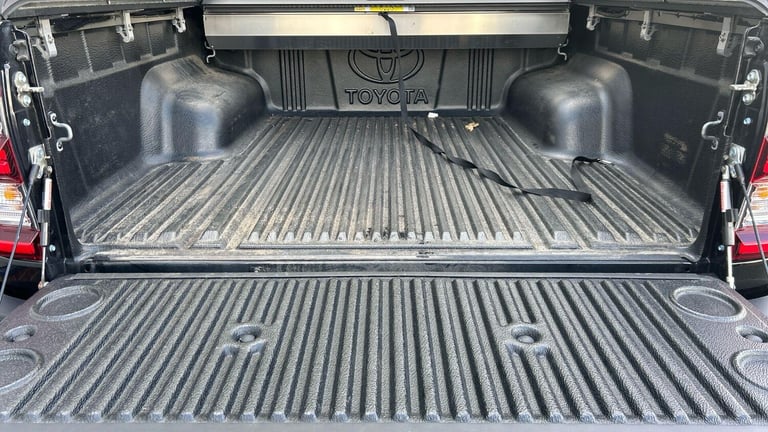 2024 Toyota Hilux 2.8 D-4D Invincible X Pickup Double Cab 4dr Diesel Auto 4WD Euro 6 (s/s) (2 PIC...