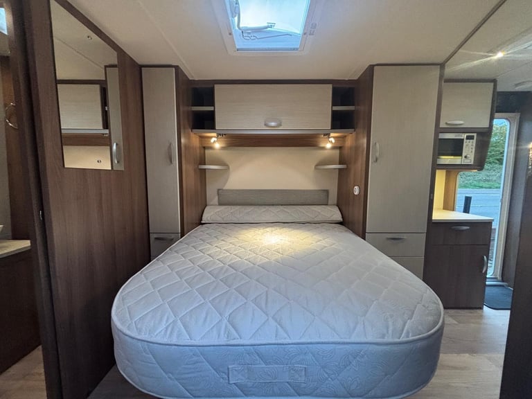 2019 VENUS 570-4, LIGHT WEIGHT FIXED BED, ONE OWNER, MOVER, ............NOW SOLD