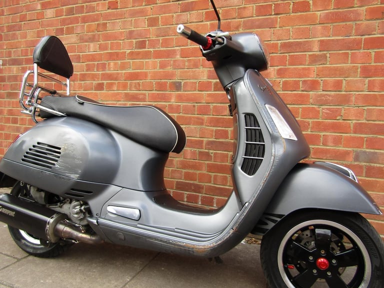 Piaggio Vespa GTS 300 * ONE KEEPER FROM NEW * 9850  MILES* MAT GREY * 