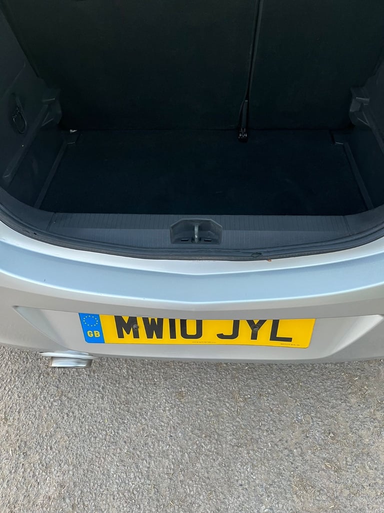 Vauxhall Corsa SXI, 1 year MOT, lots of service history, great car to drive and great condition! 
