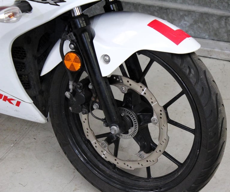 2019 69 SUZUKI GSXR 125 ABS GSX-R125 LEARNER LEGAL TRADE SALE WHITE 14K NEW MOT