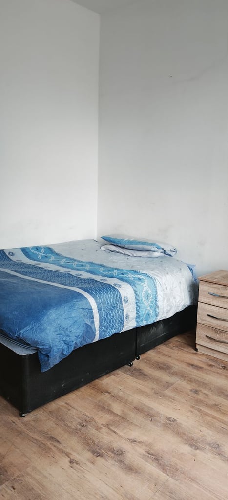 Flats Available. Are you on Benefits. U.C Welcome over 35's