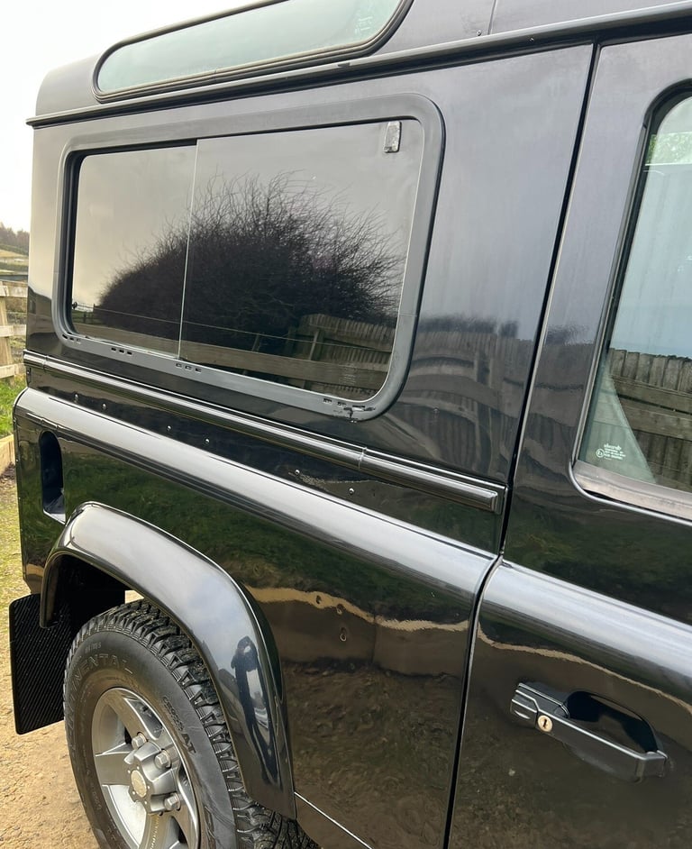 2011 - 61 Land Rover Defender 90 2.2 TDCi XS 4WD SWB Euro 5 WINDOW VAN Diesel