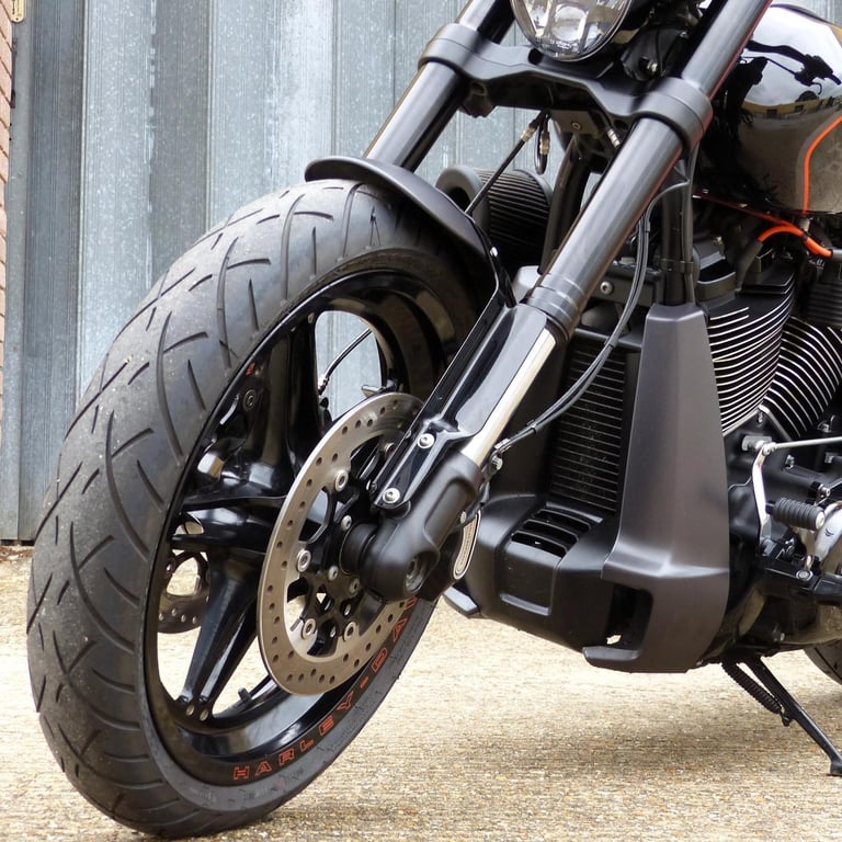 HARLEY DAVIDSON FXDRS SOFTAIL 114 1868. A MUSCLE CRUISER IN PERFECT CONDITION.
