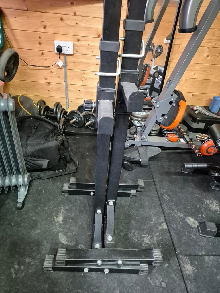 Adjustable squat stands