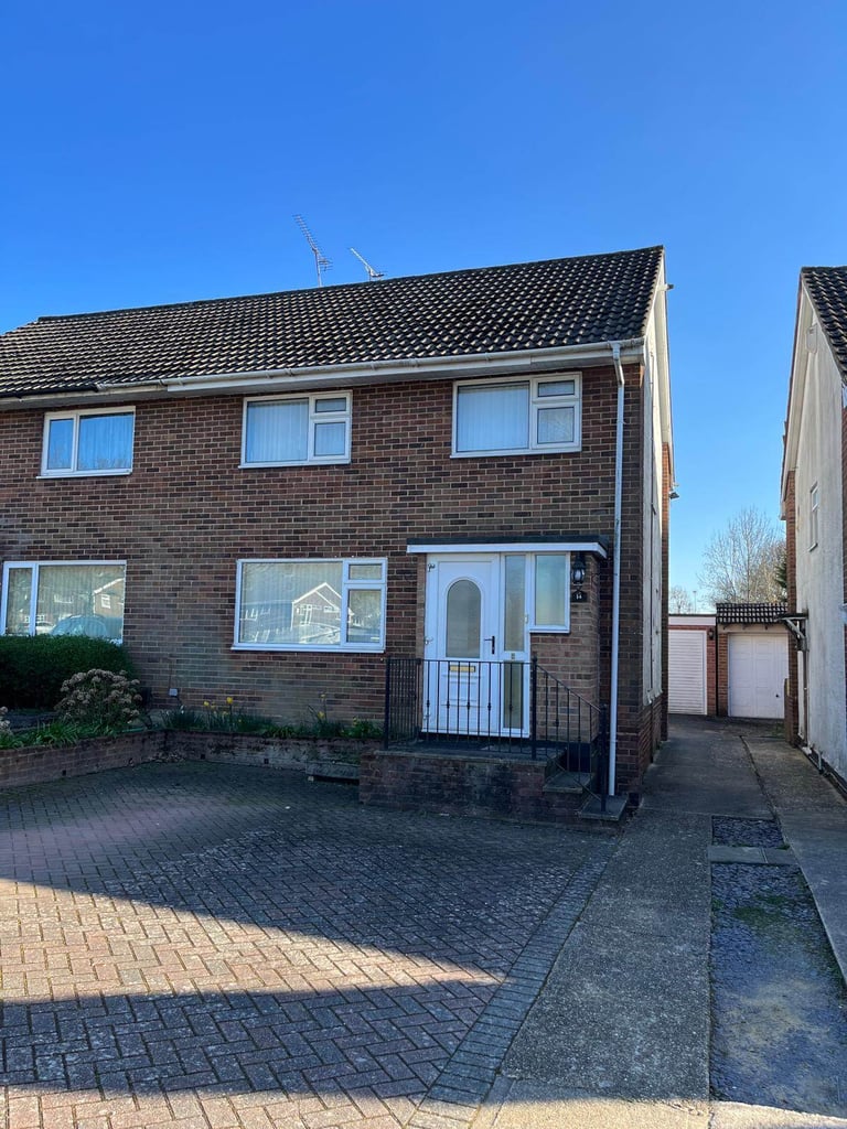 3 Bedroom House for Rent – Prime Crawley Location