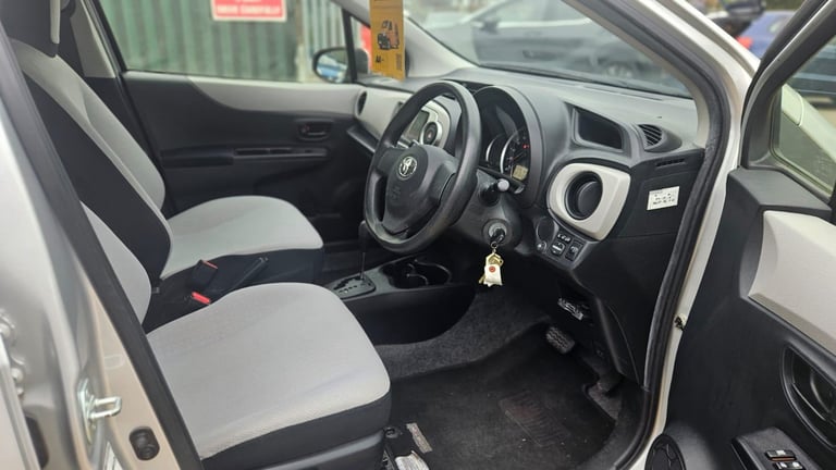 2012 Toyota yaris automatic 1.3 petrol