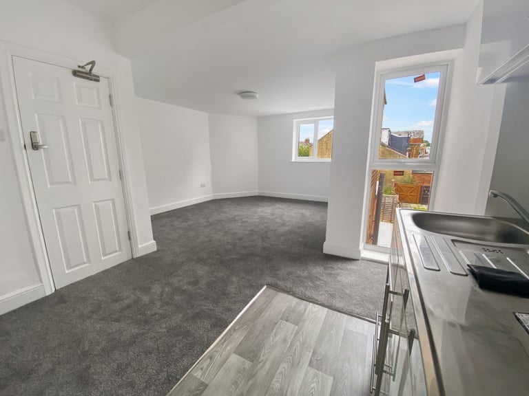 1 bedroom in Bullingdon Road, Oxford, OX4 Book Online - The Rent Guru {470}