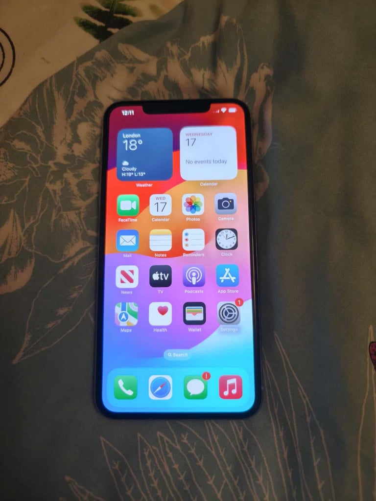 iPhone 11 pro max 64gb silver unlocked