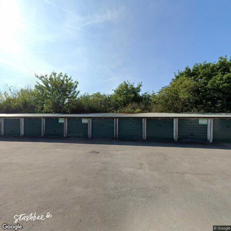 Garage to rent in Aldershot (GU12) | Stashbee