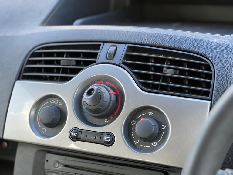 2011 Renault Kangoo 1.6 16V Expression Auto Euro 5 5dr MPV Petrol Automatic