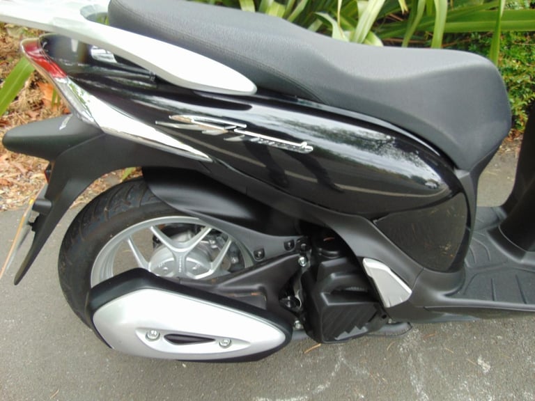 Honda ANC 125 F SH125 Automatic Scooter 2016 very low miles little used from new