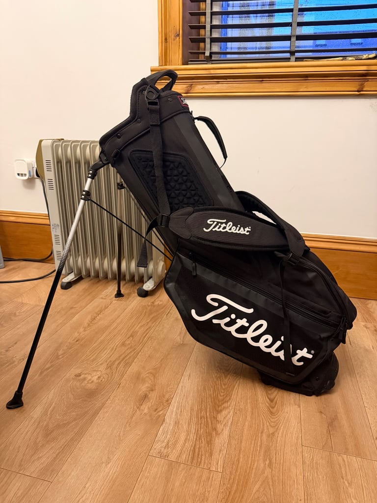 Titleist Players 4 Stand Bag – Excellent Condition with Rain Cover & Straps