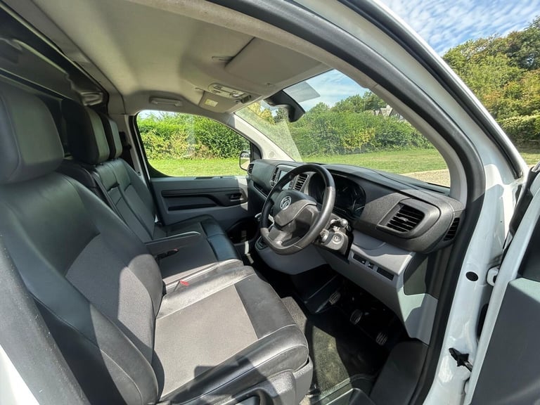 2019 Vauxhall Vivaro 1.5 Turbo D 2900 Sportive L2 H1 Euro 6 (s/s) 5dr PANEL VAN Diesel Manual