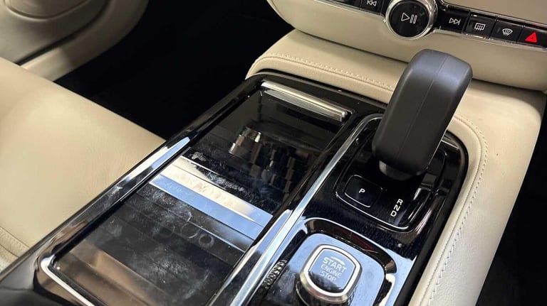 2025 Volvo V60 2.0 T8 [455] PHEV Ultra Dark 5dr AWD Auto ESTATE PETROL/ELECTRIC Automatic