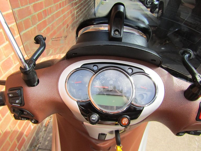 PIAGGIO BEVERLY 300cc GREAT COMMUTER VERY FAST AND RELIABLE. CHEAP TO RUN.