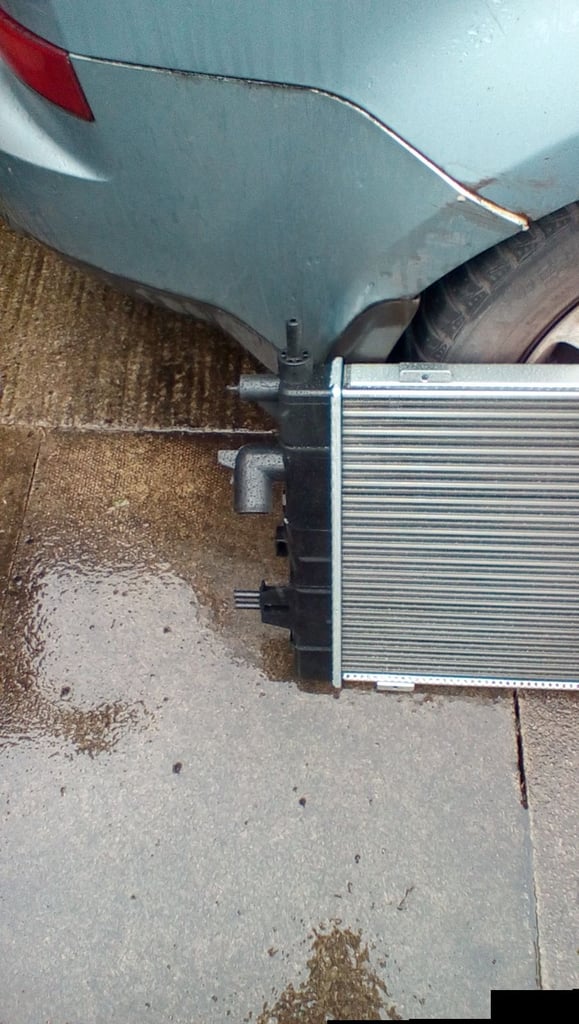 Vauxhall astra mark 5 1.7 cdti car radiator