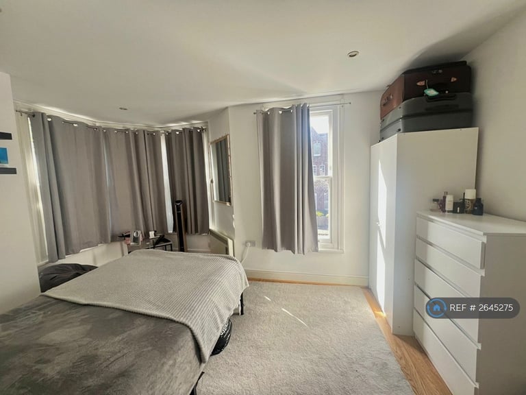 1 bedroom flat in Wavertree Road, London, SW2 (1 bed) (#2645275)