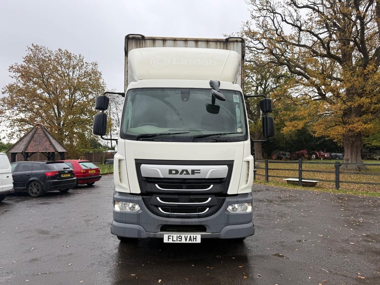 DAF LF 230, CURTAIN, UNDERSLUNG TAIL LIFT 