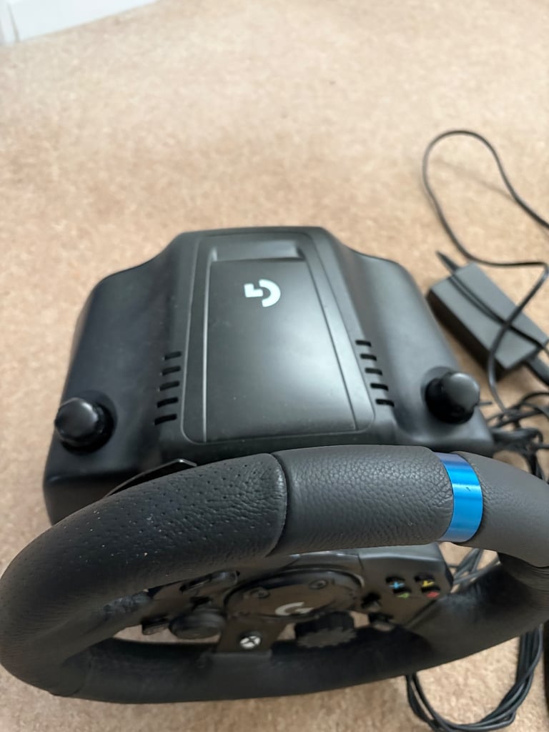 Logitech G923 Trueforce gaming steering wheel 